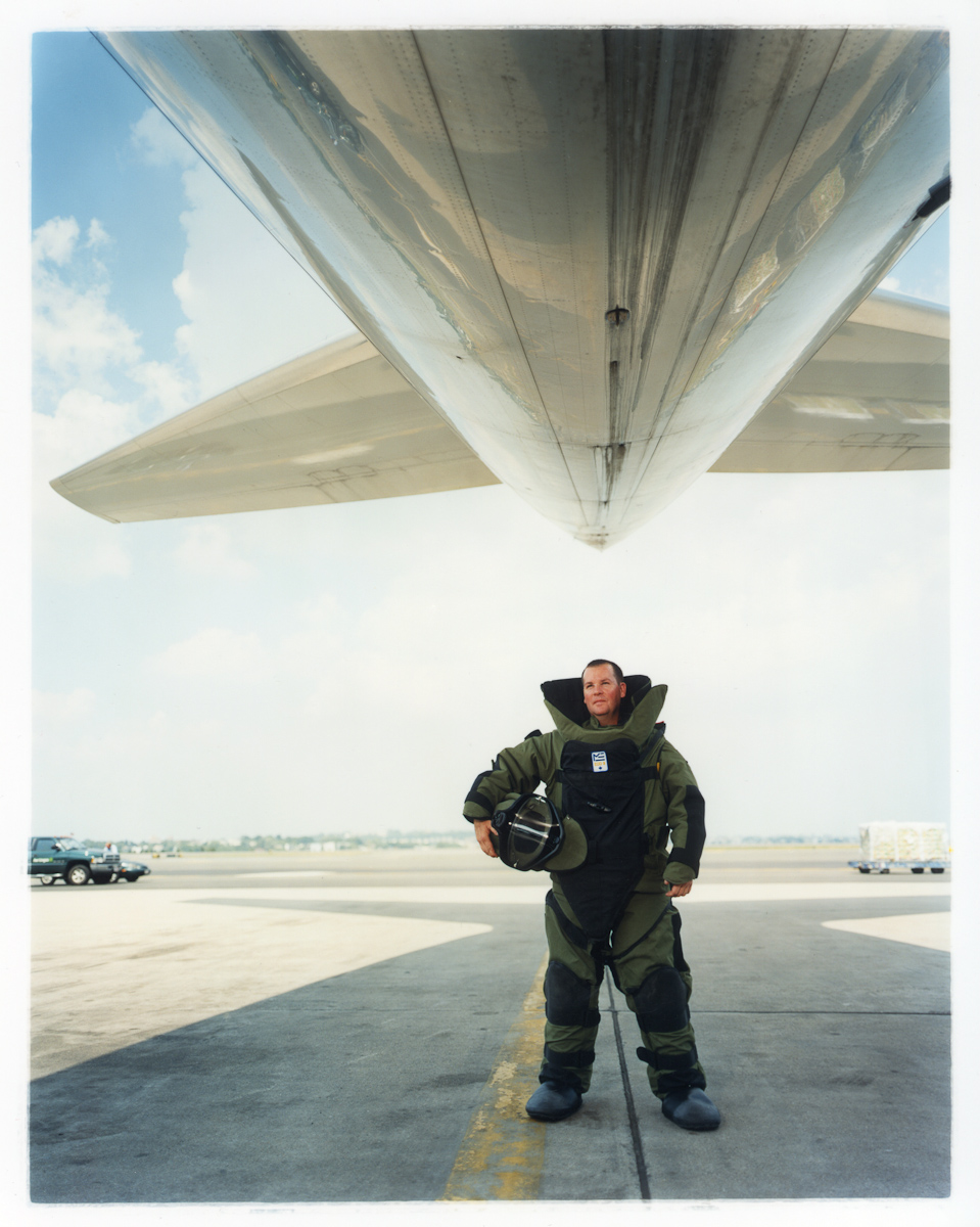 dave_thomas_bomb_specialist_at_logan_airport__boston-_time_magazine